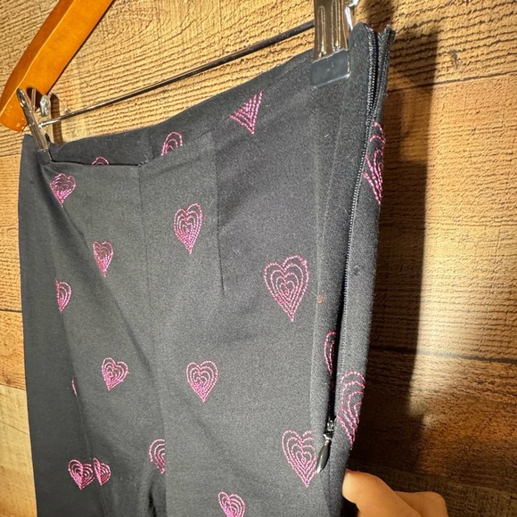 🌻 Alanni by Donny Brook Embroidered Pink Hearts on Black Pants Women’s size 4 🩷💕 - Picture 4 of 7